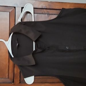 Sleeveless black collared top. ADORABLE!!